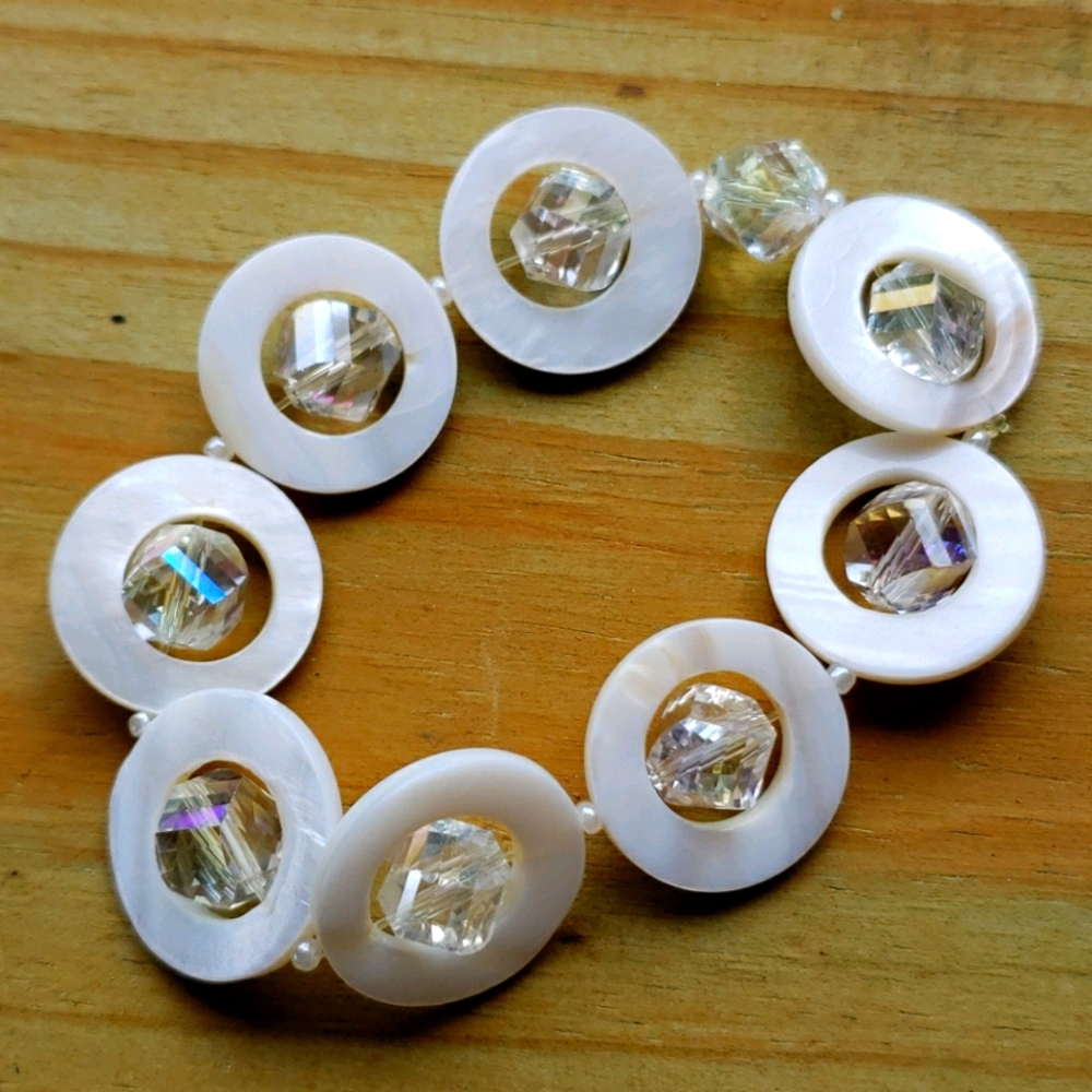 White and glass bead bracelet